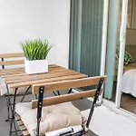 Luxe Mdr Apartment,Parking, Gym, Pool, Jacuzzi,Bbq