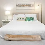 Luxe Mdr Apartment,Parking, Gym, Pool, Jacuzzi,Bbq