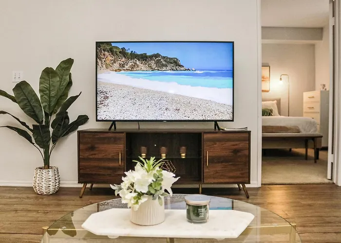 Luxe Mdr Apartment,Parking, Gym, Pool, Jacuzzi,Bbq
