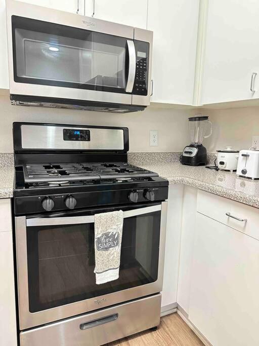 Luxe Mdr Apartment,parking, Gym, Pool, Jacuzzi,bbq Apartment Los Angeles
