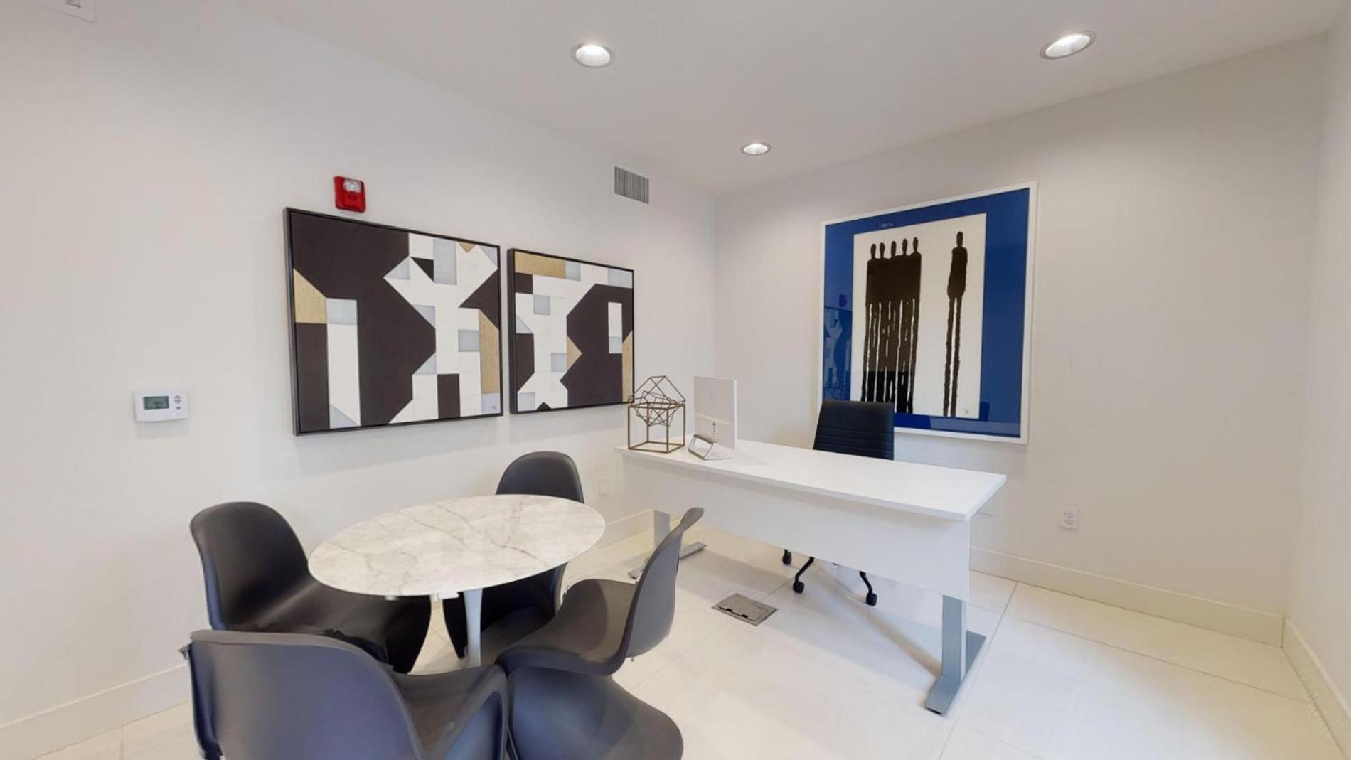 Luxe Mdr Apartment,parking, Gym, Pool, Jacuzzi,bbq *