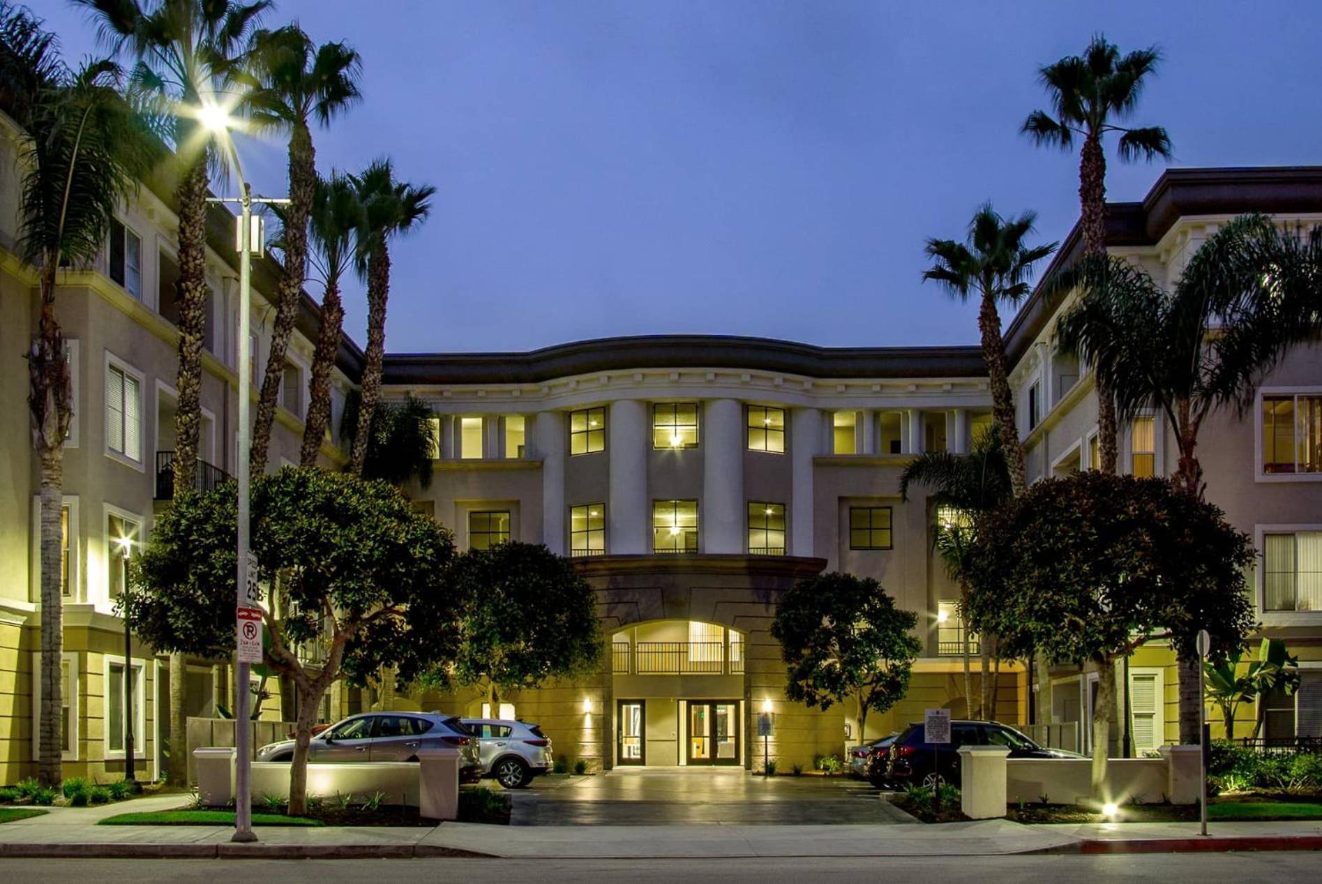 Luxe Mdr Apartment,parking, Gym, Pool, Jacuzzi,bbq Los Angeles