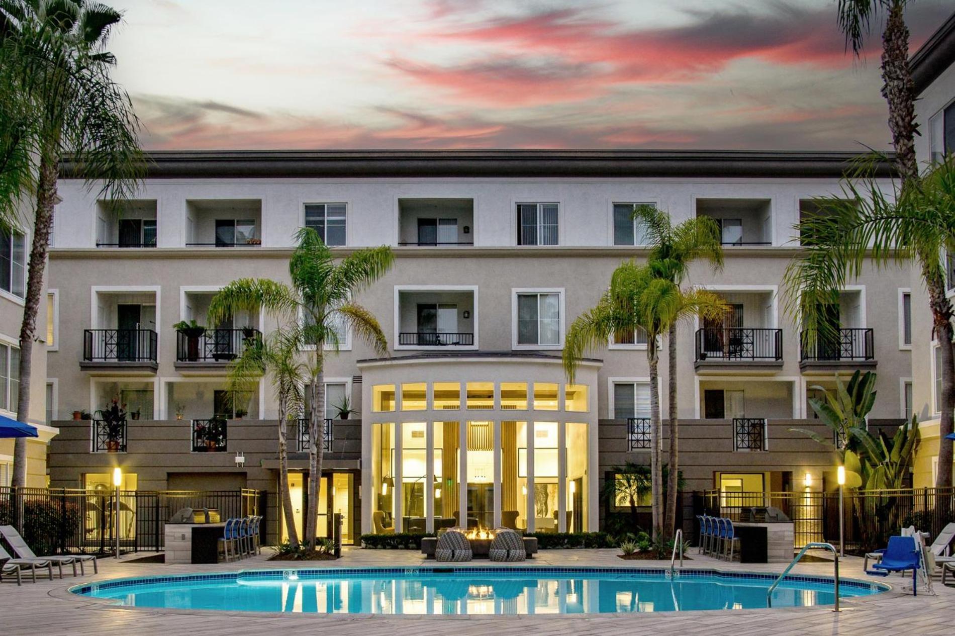 Luxe Mdr Apartment,parking, Gym, Pool, Jacuzzi,bbq