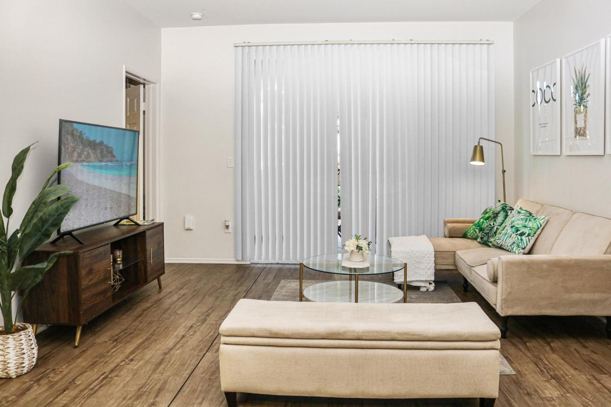 Apartment Luxe Mdr Apartment,parking, Gym, Pool, Jacuzzi,bbq